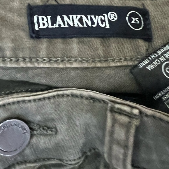 Blank NYC jeans low rise green/khaki color size 25​ - Picture 4 of 4